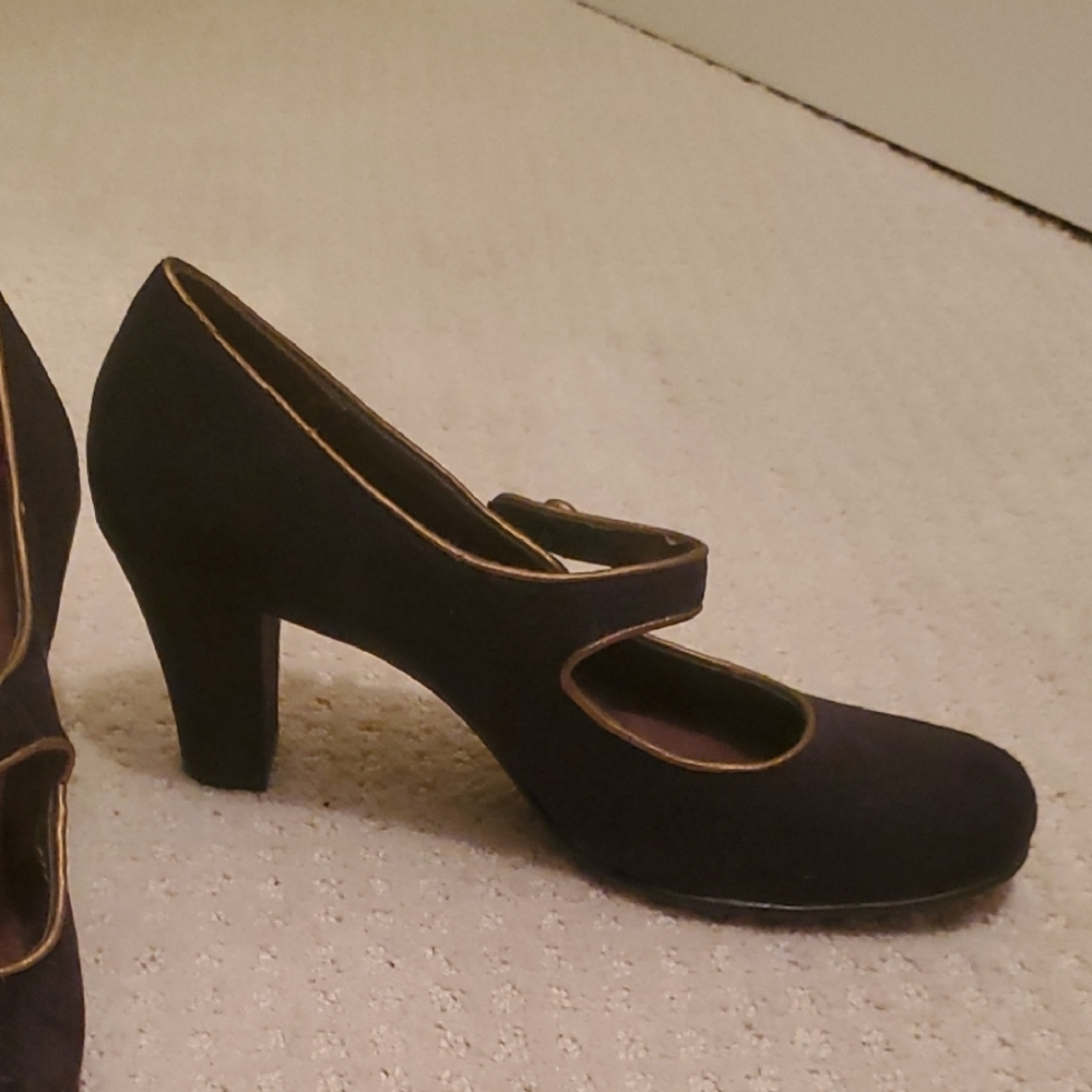 AEROSOLES Dark Brown Heels with Gold Accents